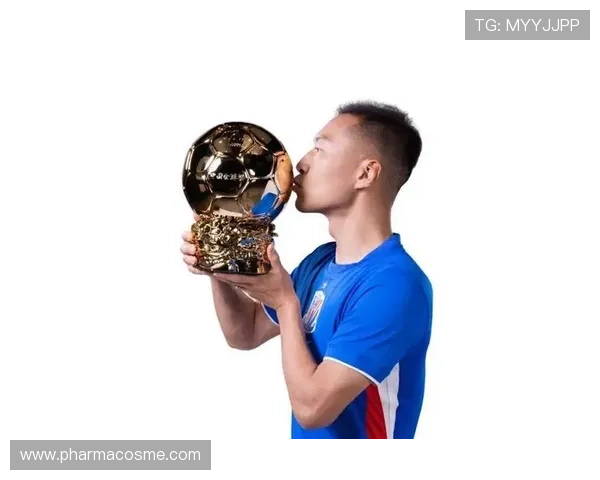 吴曦点球前遭激光笔照射干扰